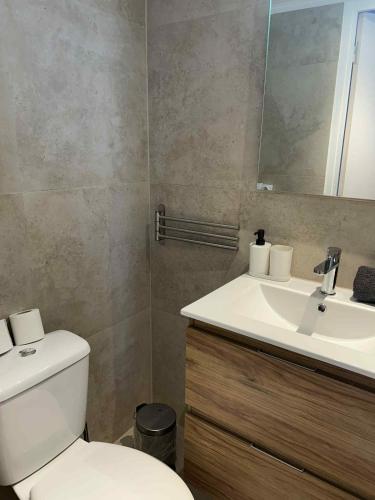 Juan Les Pins Centre, 3-person studio with mezzanine photo 23