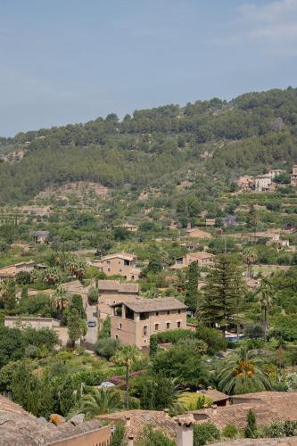 a village on a hill with houses and trees at Petit Biniaraix in Sóller