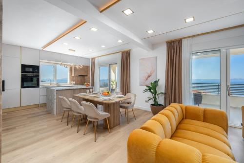 Penthouse Apartment Golden View with private Jacuzzi and 100m2 terrace by Makarska Exklusiv