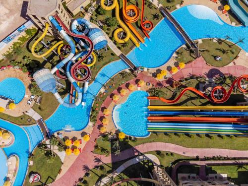 Bazén v ubytování Rixos Premium Seagate nebo v jeho okolí
