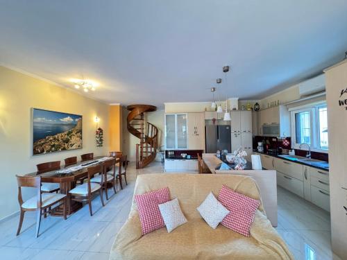 Kuchyň nebo kuchyňský kout v ubytování Home Himara