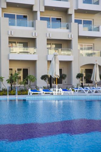 Bazén v ubytování Serenity Sky Arc Resort - Sahl Hasheesh nebo v jeho okolí