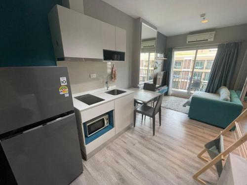 Η κουζίνα ή μικρή κουζίνα στο The most recent and luxurious apartment in Pattaya 6th Lane