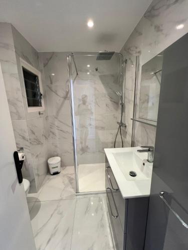 Precioso apartamento con vista mar y parking AV-83