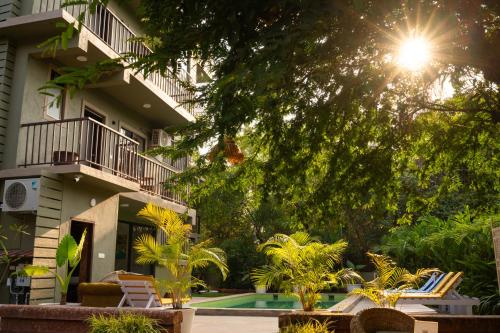 Balkón nebo terasa v ubytování Locomo Boutique, Morjim - Cozy tropical stay, near beach
