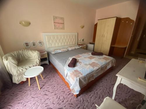Postel nebo postele na pokoji v ubytování Art Guest House Orchidea