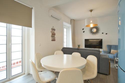 Charming 3BR in the Heart of Town by Feel Nazaré