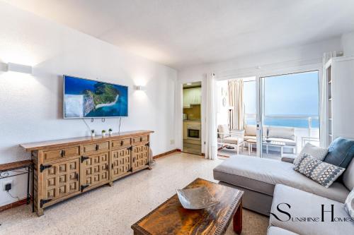 Andalusian Style 3 Bd Apartment with Sea Views in Central Benalmadena