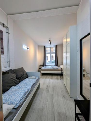 Fabryczna Station Rooms and Apartments