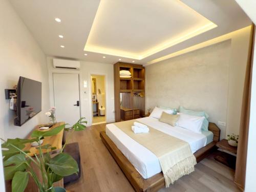 Ένα ή περισσότερα κρεβάτια σε δωμάτιο στο The Elegance stay