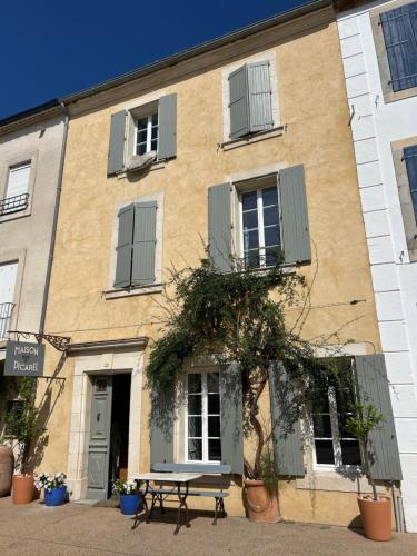 Το κτήριο όπου στεγάζεται  το bed & breakfast