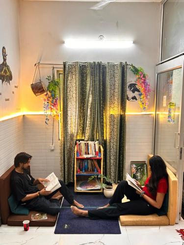 Χώρος καθιστικού στο OLT Hostel Rishikesh