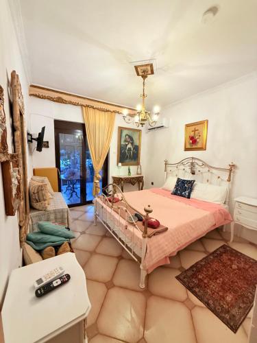 Ένα ή περισσότερα κρεβάτια σε δωμάτιο στο Popis Maison