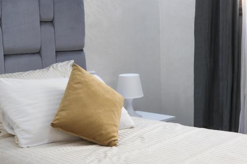 Ένα ή περισσότερα κρεβάτια σε δωμάτιο στο Maison Safran à Bouznika calme confort et authenticité à deux pas de la plage