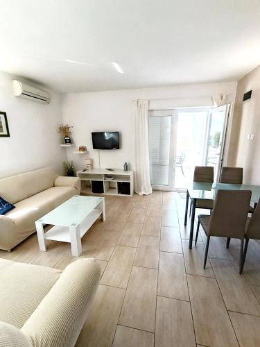 Apartments Višnja