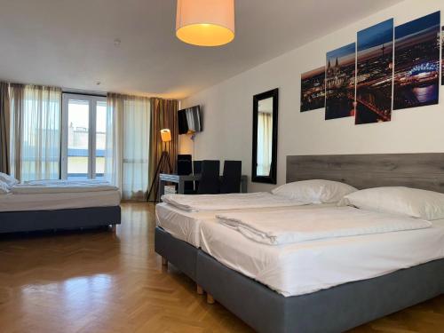 a hotel room with two beds and a lamp at Opera Hotel Köln in Cologne