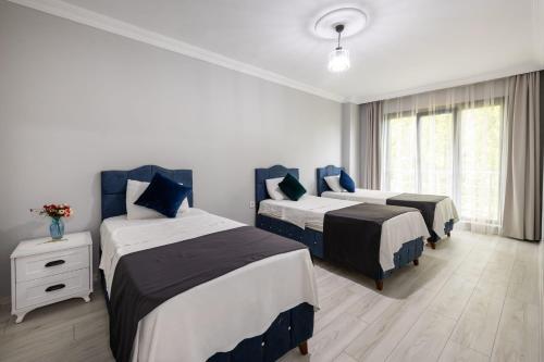 Ένα ή περισσότερα κρεβάτια σε δωμάτιο στο Loyi Apartments