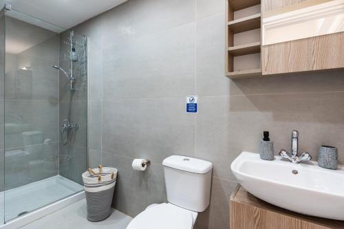 Et badeværelse på Destiny 1-Bedroom Apartment