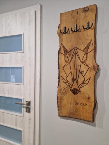 a door with a painting of a cat on it at Chill Chaty in Tarnobrzeg