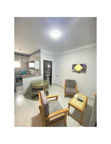 a living room with chairs and a table at Jewel Inn Matrouh in Marsa Matruh