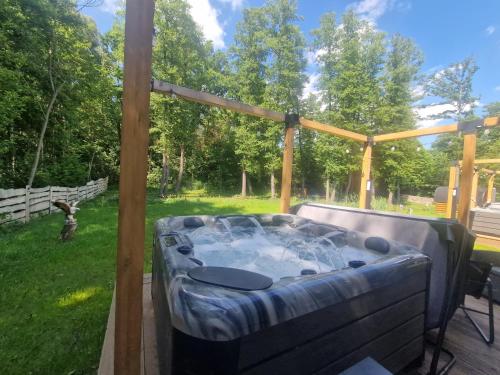 a hot tub on a deck in a yard at Chill Chaty in Tarnobrzeg