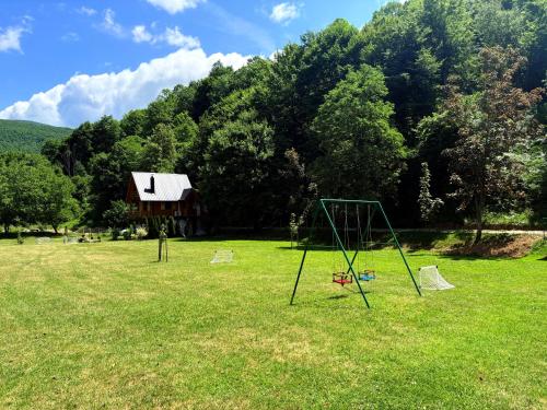 Kawasan permainan kanak-kanak di Hacienda Burzić