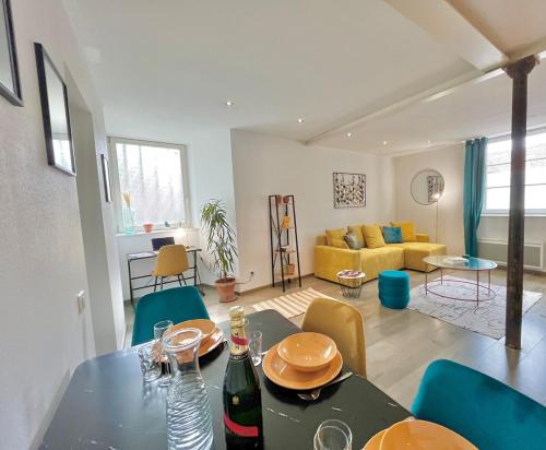 a living room with a table and chairs and a couch at Romance sur les Remparts - Route des Vins in Rouffach