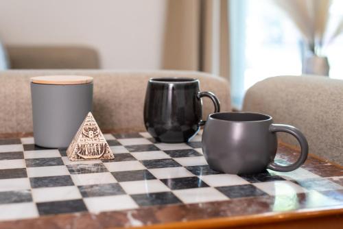 Kemudahan buat kopi dan teh di Pyramisa House Free Shuttle From And To Athens Airport