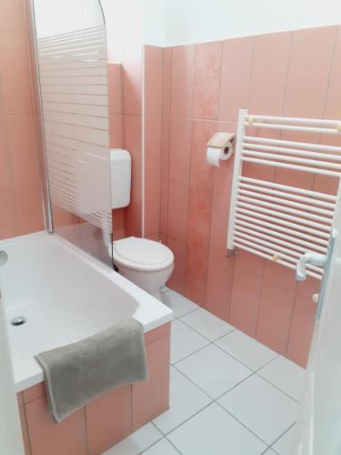 Koupelna v ubytování Relax Porta Vendégház Orfű