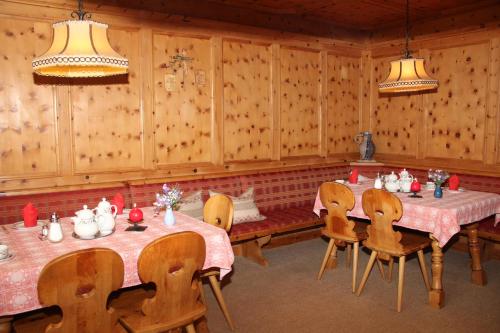 Εστιατόριο ή άλλο μέρος για φαγητό στο Pension Cafè Olympia