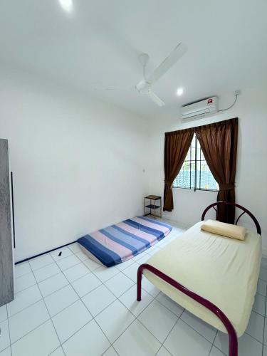 a bedroom with a bed and a window in it at KAA Homestay Bajet 2 in Tawau