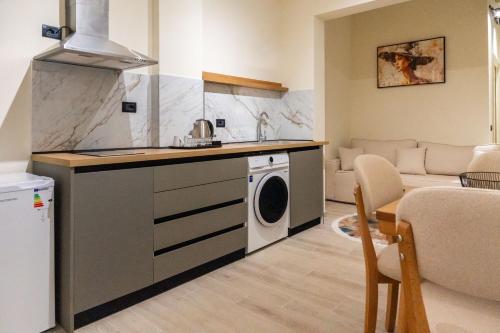 Η κουζίνα ή μικρή κουζίνα στο Vala Apart-Hotel