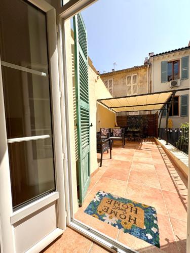 a balcony with a sign that readsjustjust just at Appartements climatisés - Vieil Antibes in Antibes