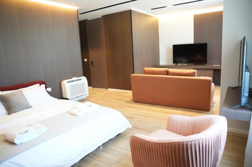 a hotel room with two beds and a flat screen tv at Hotel Aquila D in Durrës