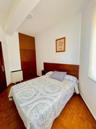 a bedroom with a large bed in a room at Pensión Costiña in Noya