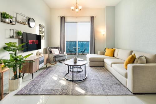 Bright 2BR Sports City Near Miracle GardenParks
