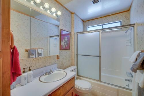 Ένα μπάνιο στο Big Bear Cabin w Game Room Mins to Ski