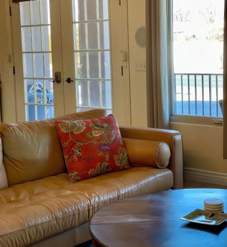 Χώρος καθιστικού στο Cozy 2BR Retreat Near St. George Attractions