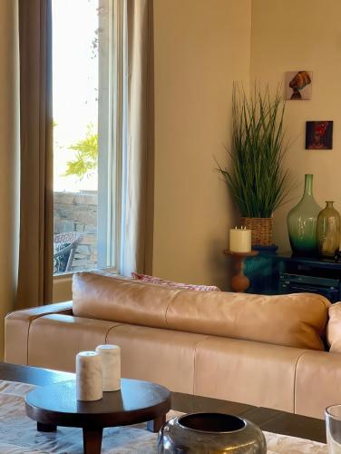 Χώρος καθιστικού στο Cozy 2BR Retreat Near St. George Attractions