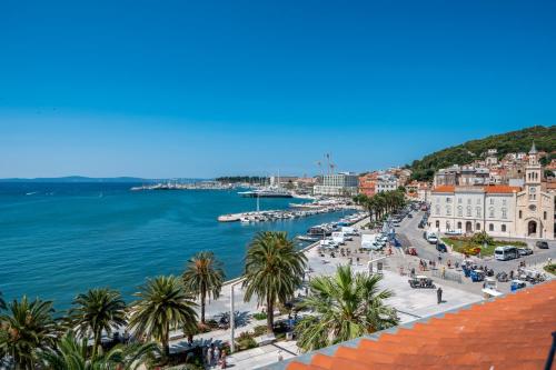Luxury apartment Blue on Riva promenade