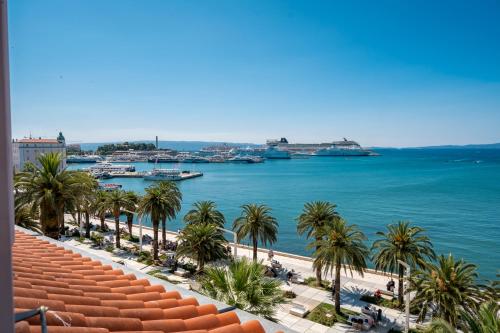 Luxury apartment Blue on Riva promenade