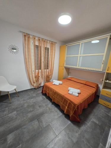 a bedroom with a bed with two towels on it at Le Dune di Quarzo in Càbras