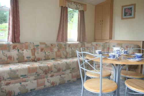 Gallery image of The Lookout - Park Home, Farm Park Stay in Swansea