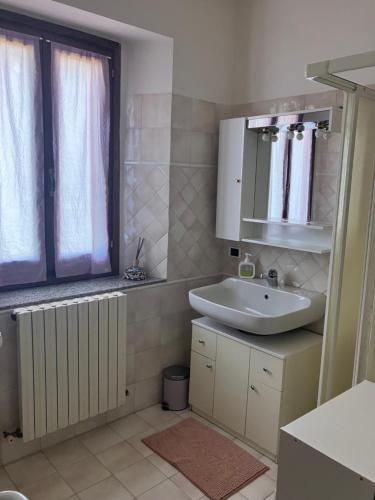 Ένα μπάνιο στο Appartamento Piazza di Montese 1