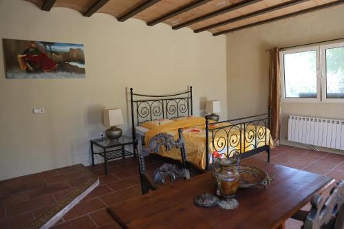 a bedroom with a bed and a wooden table at Ecolodge Carpe Diem El Perelló in Perelló