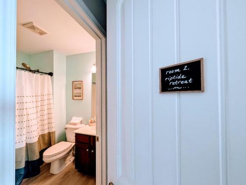 Ένα μπάνιο στο Epic Wilmington Vacation Home