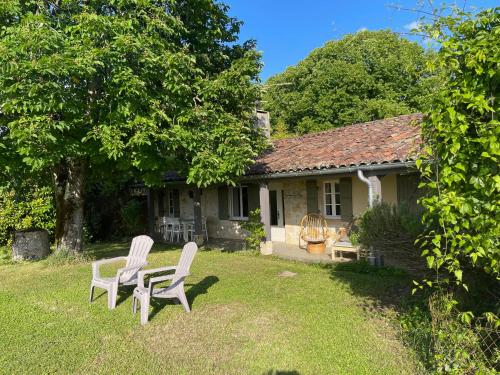 Κήπος έξω από το Hameau du HOUR - Chambre d'Hôtes et Gîtes