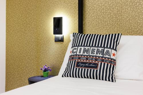 Una cama o camas en una habitación de MiamiHouse Essential Suite