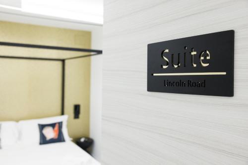 Una cama o camas en una habitación de MiamiHouse Essential Suite