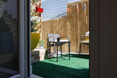 Un patio o zona al aire libre en MiamiHouse Essential Suite
